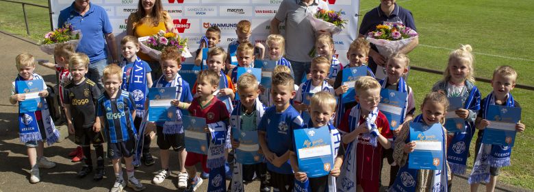 Voetbalcontract voor onze mini's